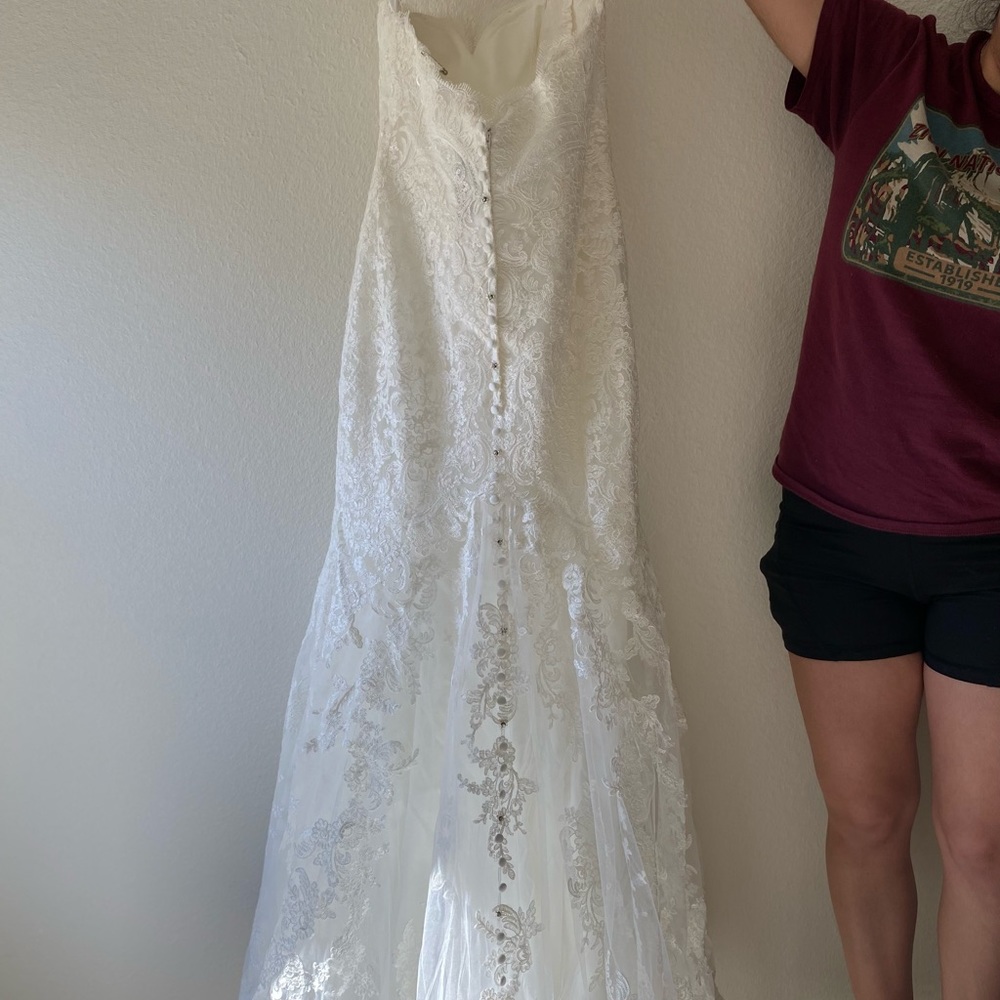 Wedding Dress, never worn!